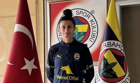 Yağmur Uraz 300 Gol Sevincini Yaşıyor