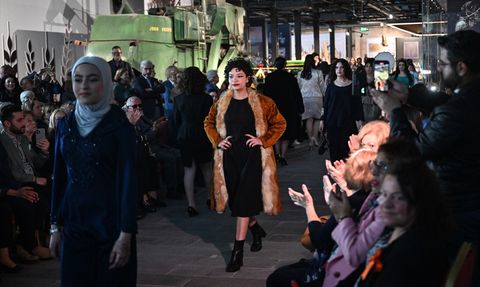 Adana'da 'Annemin Sandığından Defilesi' Gerçekleştirildi