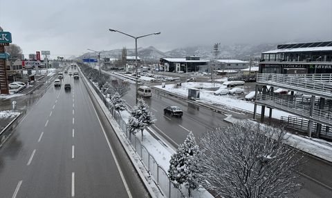 Afyonkarahisar'da Kar Yağışı Etkisini Gösterdi