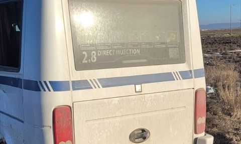 Afyonkarahisar'da Minibüs ve Otomobil Çarpıştı: 16 Yaralı