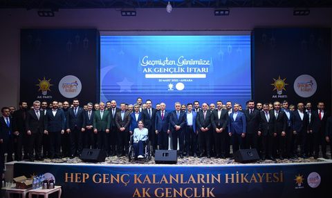 AK Gençlik İftarı'nda Kritik Mesajlar