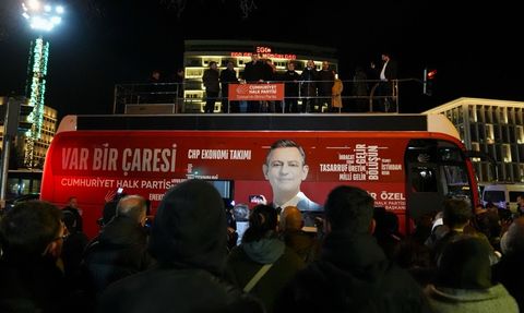 Ankara'da İzinsiz Gösteriye Müdahale: 1 Polis Yaralandı