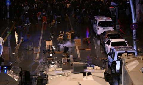 Ankara'da İzinsiz Gösteriye Müdahale: 1 Polis Yaralı