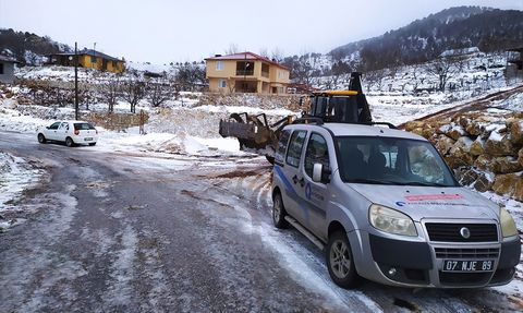 Antalya'da Karla Mücadele Çalışmaları Devam Ediyor