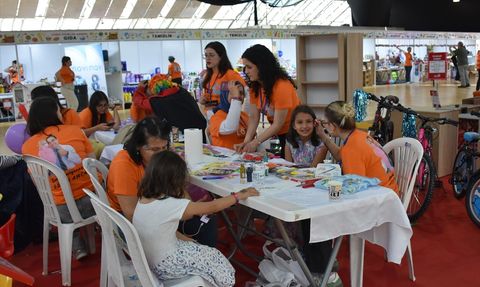 Antalya'da LÖSEV'in İyilikler Çarşısı Kapılarını Açtı