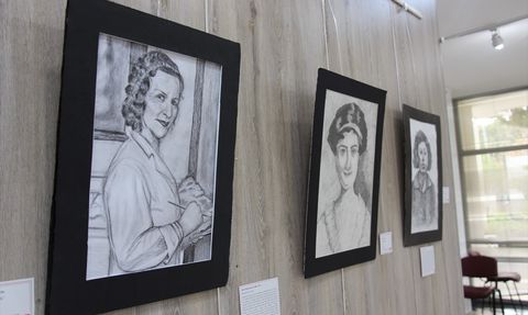 Antalya'da 'Öncü Kadınlar' Resim Sergisi Açıldı