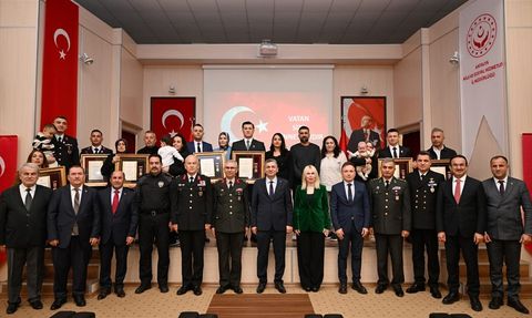 Antalya'da Şehit Aileleri ve Gazilere Devlet Övünç Madalyası Takdim Edildi
