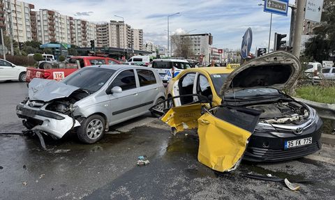 Aydın'da İki Otomobilin Çarpıştığı Kaza: 2 Yaralı