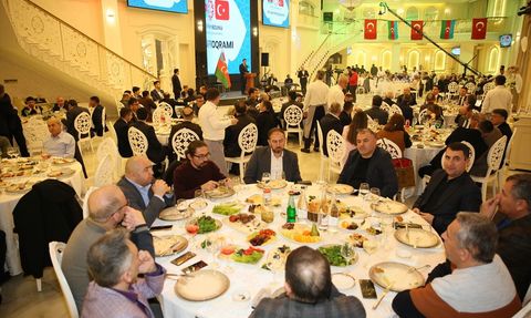 Azerbaycan'daki Türk Mezunları İftarda Buluştu