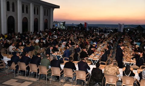 Bakan Yerlikaya Batman'da Huzur ve Kardeşlik Temalı İftar Programına Katıldı