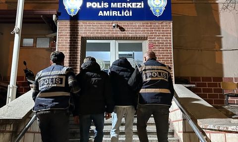 Balıkesir'de Dolandırıcılık Olayı: İki Zanlı Tutuklandı