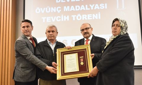 Balıkesir'de Şehit Aileleri ve Gazilere Devlet Övünç Madalyası Verildi