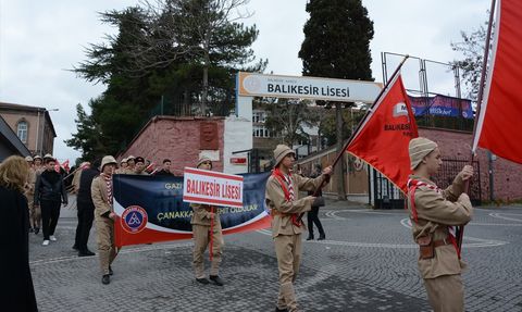 Balıkesir Lisesi Şehit İzcilere Saygı Duruşunda Bulundu