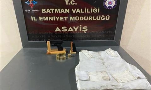 Batman'da Ruhsatsız Tabanca ile 3 Şüpheli Tutuklandı