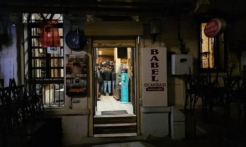 Beyoğlu'nda Asansör Boşluğuna Düşen Müşteri Yaralandı