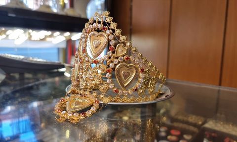 Beyoğlu'nda Kuyumcudan Altın Taç Çalan Zanlı Yakalandı