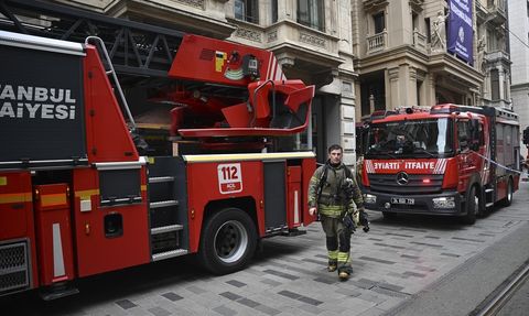 Beyoğlu'nda Tarihi Suriye Pasajı'nda Yangın Kontrol Altına Alındı