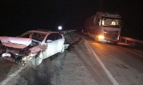 Bilecik'te Tır ve Otomobil Çarpışması: 1 Ölü, 2 Yaralı