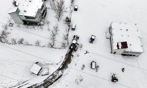 Bitlis'te Kardan Kapanan 80 Köy Yolu İçin Çalışmalar Devam Ediyor
