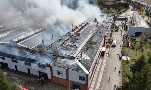 Bolu'da Orman Ürünleri Fabrikasında Yangın Kontrol Altına Alındı