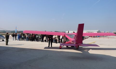 Bursa'da Kadınlar ve Çocuklar Pembe Uçak Uçurdu