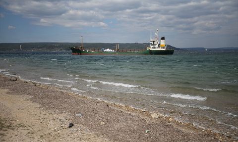 Çanakkale Boğazı'nda Tanker Karaya Oturdu