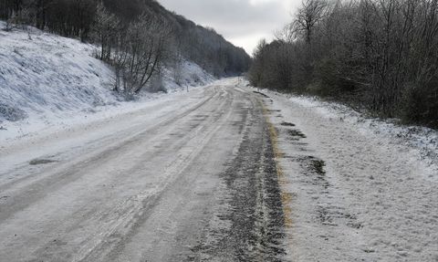 Çanakkale'nin Yüksek Kesimlerinde Kar Yağışı Etkili Oldu