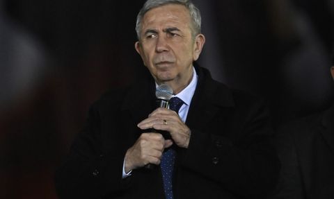 CHP Genel Başkanı Özgür Özel, İBB Önünde Toplanan Vatandaşlara Seslendi