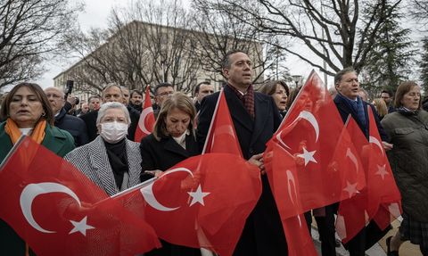 CHP Milletvekilleri İmamoğlu'na Yönelik Gözaltı Kararını Protesto Etti