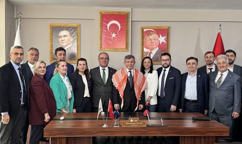 Davutoğlu'ndan Antalya'da Güçlü Mesajlar