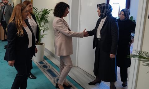 DEM Parti Kadın Meclisi, AK Parti Grubunu Ziyaret Etti