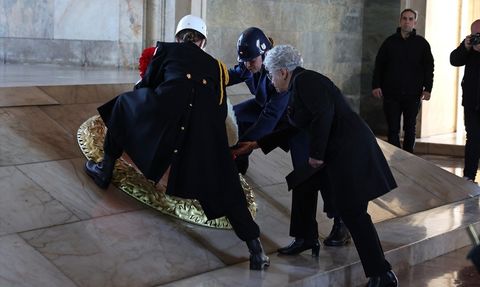 Demet Güler, Anıtkabir'de Kadınların Onuruna Ziyaret Gerçekleştirdi