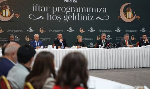 Destici, İftarda Basın Mensuplarıyla Bir Araya Geldi