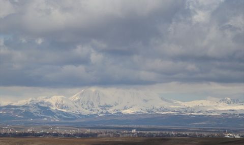 Doğu Anadolu'da Kar Yağışı ve Soğuk Hava Etkisini Gösteriyor