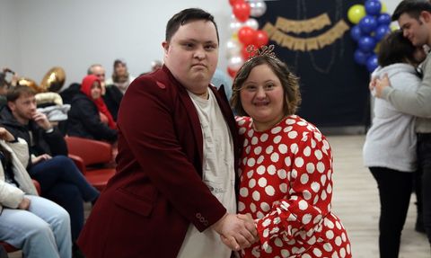 Down Sendromlu İkizlerin Unutulmaz Doğum Günü Kutlaması