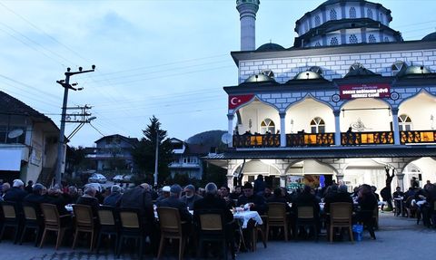 Düzce'de Geleneksel İftar Programı: Birlik ve Beraberliğin Sembolü