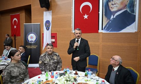 Edirne'de İftar Programında Güvenlik Güçlerine Övgü