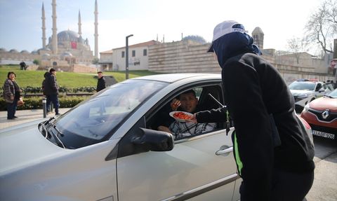 Edirne'deki Trafik Denetimleri Bayram Kutlaması ile Birleşti