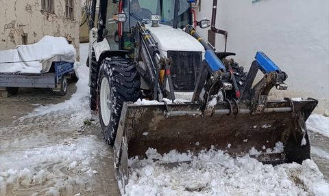 Elazığ'da Kardan Kapanan Yollar Yeniden Ulaşıma Açıldı