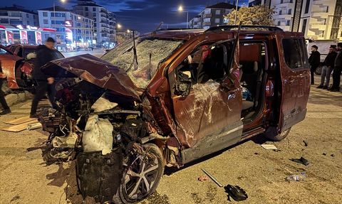Elazığ'da Trafik Kazası: 5 Yaralı