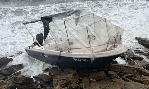 Fırtına, Tekneyi Çanakkale'ye Sürükledi