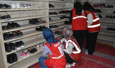 Genç Kızılay'dan Bayram Hediyesi