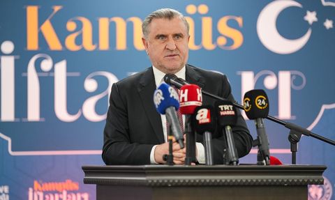 Gençlik ve Spor Bakanı Bak'tan İbn Haldun Üniversitesi Öğrencileriyle İftar