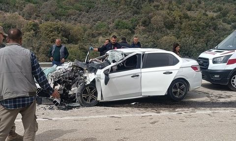 Hatay'da Trafik Kazası: Otomobil Hafriyat Kamyonuna Çarptı