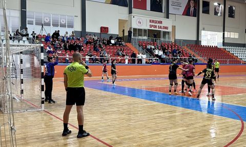 Hentbolda Adasokağı Farklı Galibiyet Aldı