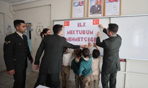 Iğdır'da Öğrencilerden Mehmetçiğe İlk Mektup