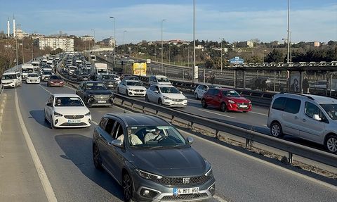 İstanbul'da Akşam Trafik Yoğunluğu Yüzde 80'lere Ulaştı