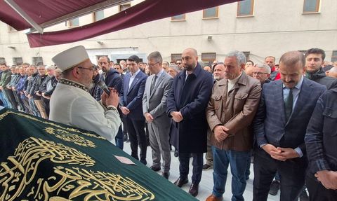 İstanbul'da Eski Eşi Tarafından Öldürülen Damla Bakiler ve Annesinin Cenazesi