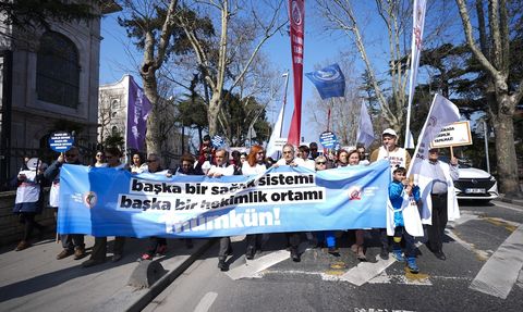 İstanbul'da Geleneksel Büyük Hekim Yürüyüşü Gerçekleşti