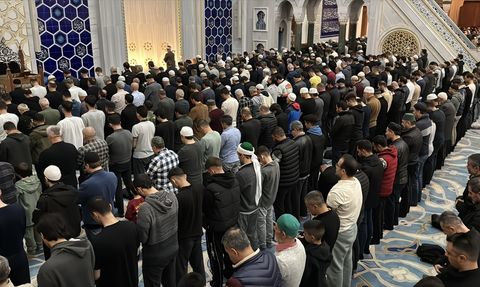 İstanbul'da Ramazan'ın Son Teravih Namazı Heyecanı